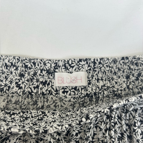 black and white floral skirt - Picture 3 of 3